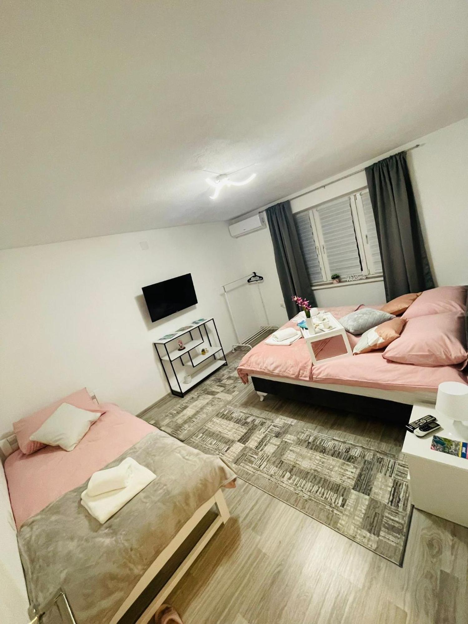 Apartment Zara Bihać Esterno foto
