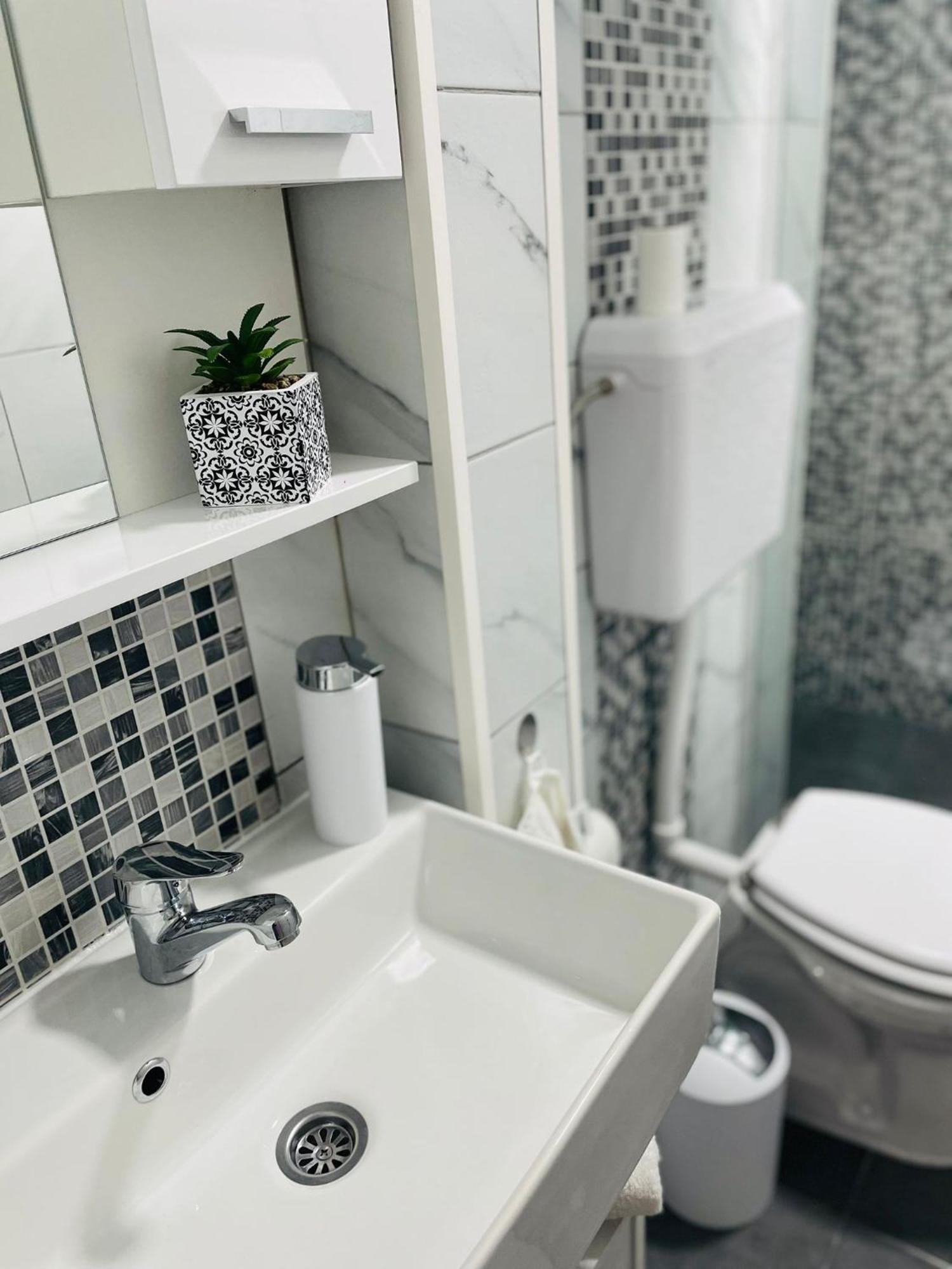Apartment Zara Bihać Esterno foto